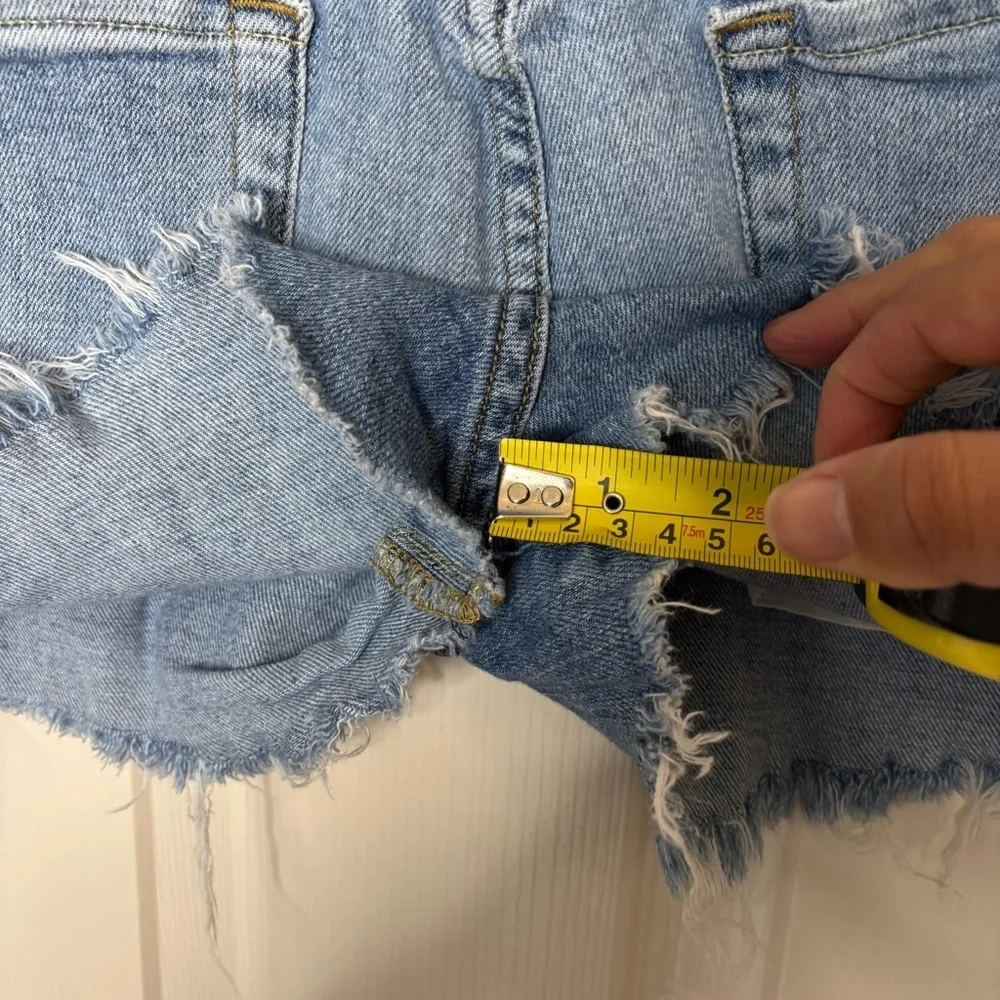 7 For All Mankind Two-toned Distressed Cutoff Shorts Size‎ 26
